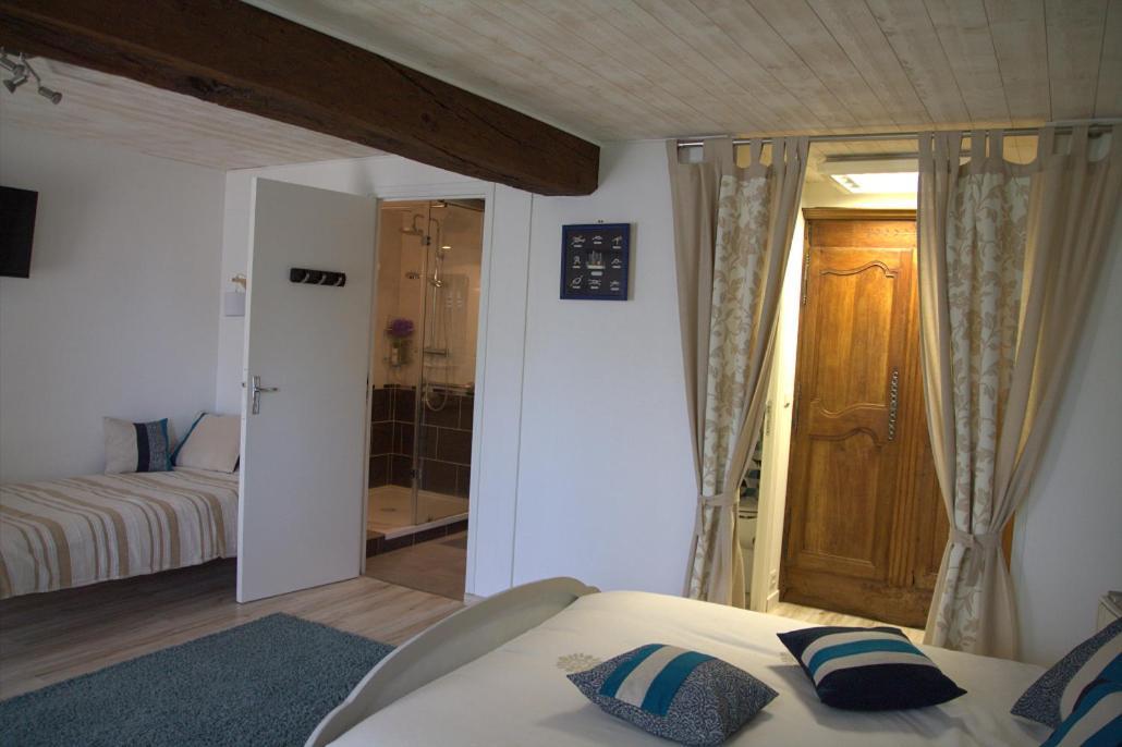Chambre D Hote La Roussiere Saint-Ouen-Des-Toits Екстер'єр фото